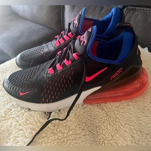 Nike women’s air max 270. Size 10
